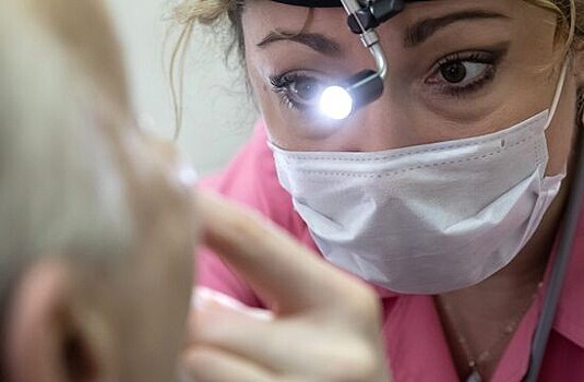 Россиянка впала в кому из-за ваты в ухе