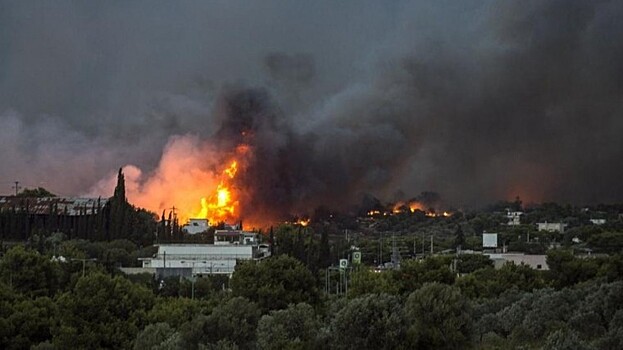 Пострадавшей от страшных пожаров Греции помогают со всего мира