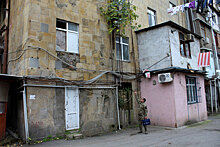 И на стенах растут деревья: в Баку 112 семей живут в постоянном страхе