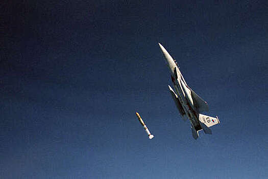 Роскосмос обнаружил 20 неопознанных объектов около спутника Intelsat