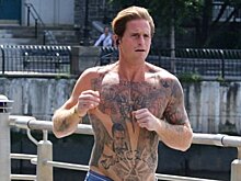 Сын Майкла Дугласа покрылся татуировками с ног до головы