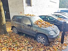 В Конькове вывезли на временную стоянку две брошенные легковушки