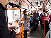 "Поэтический автобус": в День поэзии в Твери в общественном транспорте читали стихи