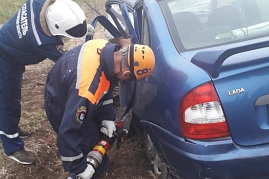 В Ростовской области в лобовом столкновении Lada и Toyota погиб человек