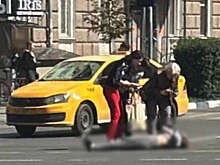 В Туле из автобуса на ходу выпала девушка