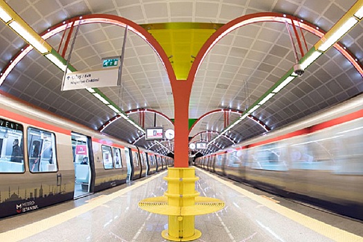 Тоннель метро в Стамбуле пробила буровая установка