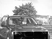 Водителя BMW оштрафовали на 1500 евро за неприличный жест