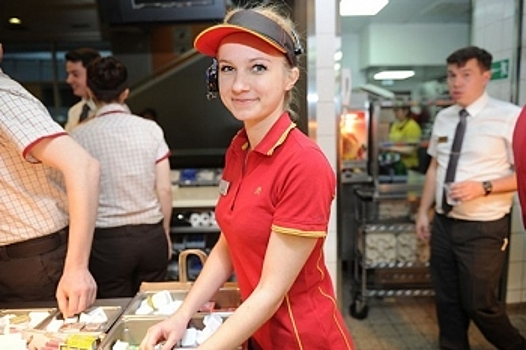 Новая услуга: в McDonald's появились официанты