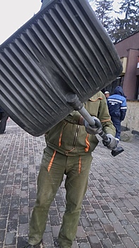 На снимавшую распил деревьев журналистку напали с лопатой в Кисловодске