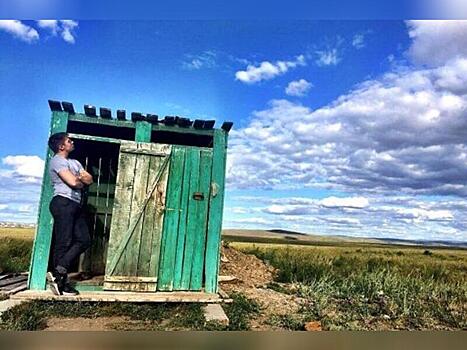 Бардалеев хочет избавиться от деревянных туалетов на стоянках вдоль трасс