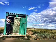 Бардалеев хочет избавиться от деревянных туалетов на стоянках вдоль трасс