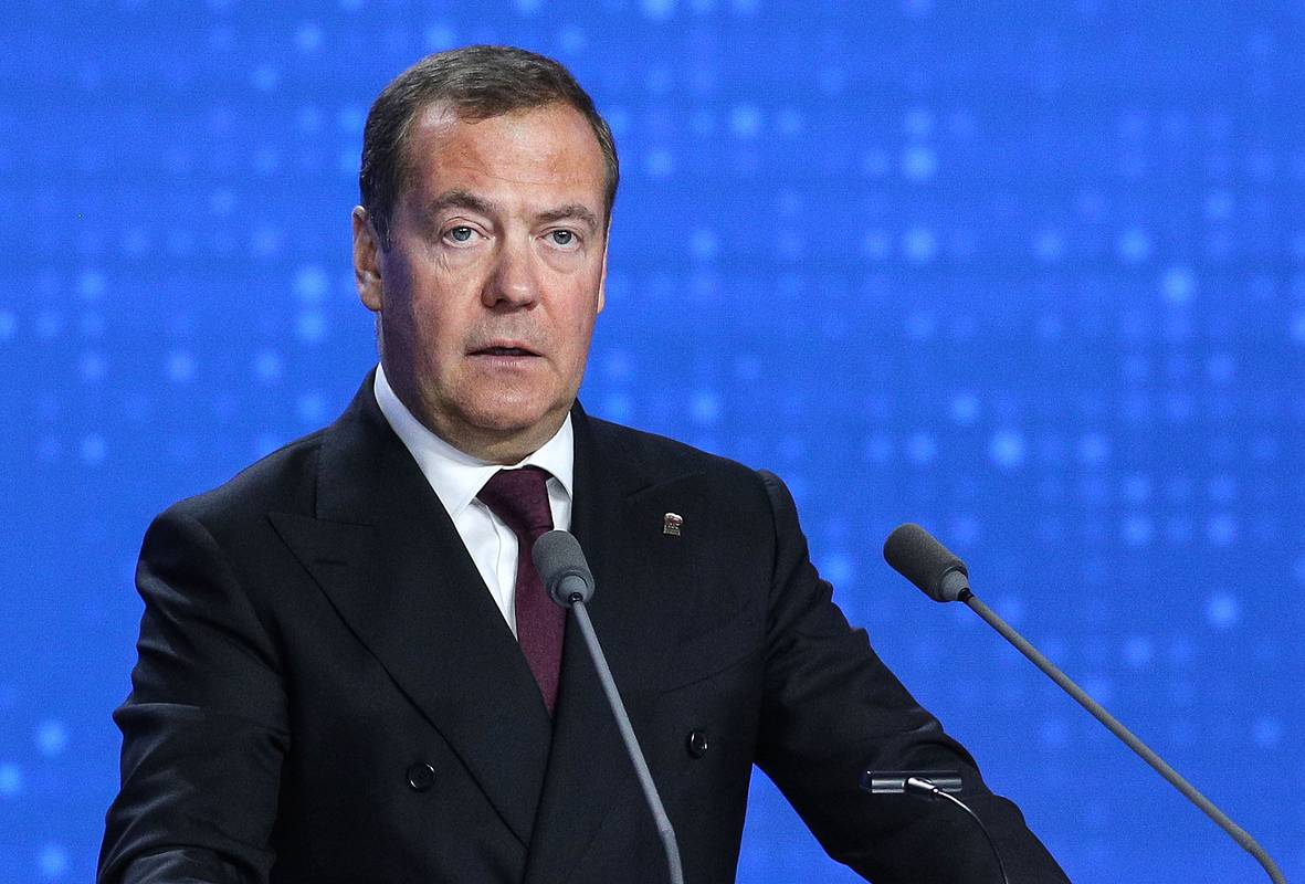 Медведев пригрозил нарушителям порядка на выборах президента статьей