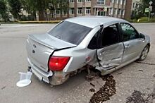 В Жигулевске водитель ВАЗ-2112, проехав на «красный», врезался в Гранту