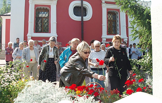 Накануне Дня города у мемориального памятника в Конькове почтили память героев-земляков