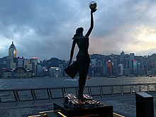 В Гонконге после реконструкции открылась набережная "Аллея звезд"