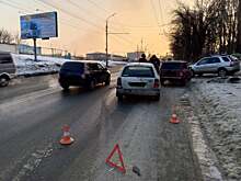 В Энгельсе под колеса авто попала пенсионерка, в Саратове – мужчина