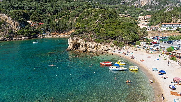 В Греции запретят селить туристов в подвалах и складах