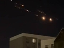 В небе над Казахстаном заметили удивительные вспышки