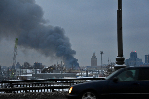 Число погибших при пожаре на складе цветов в Москве увеличилось до четырех