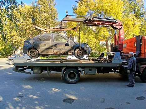 53 брошенных и разобранных автомобилей убрали с улиц Ленинского района