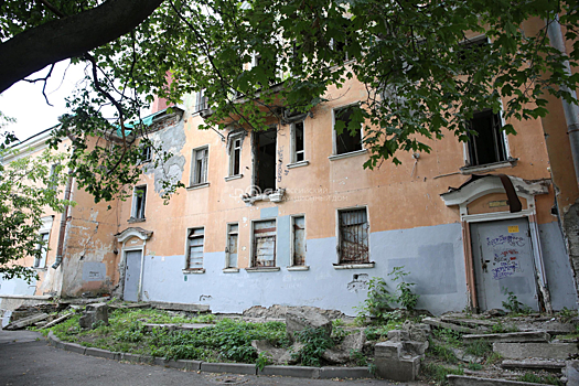 В Петербурге выставляют на торги расселенные аварийные дома