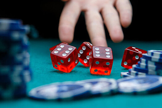 В Госдуме хотят запретить должникам по алиментам азартные игры