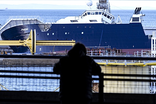 Более 30 человек пострадали из-за опрокинувшегося в порту Эдинбурга судна