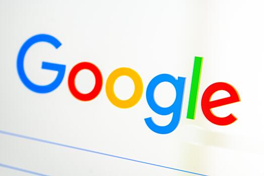 К бойкоту рекламного сервиса Google присоединились Sky и три крупных банка