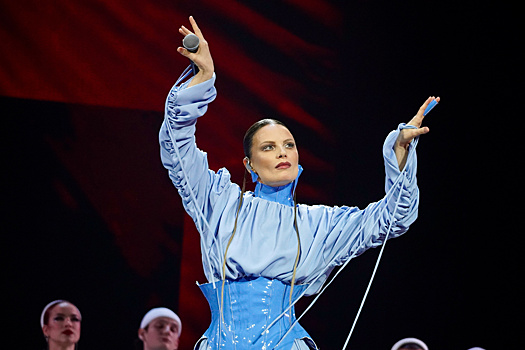 «Была серьезно травмирована нога»: Ева Власова рассказала, как ставились номера для шоу «Маска»