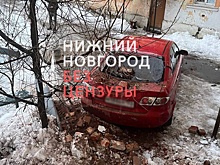 Коммунальщики назвали причину разрушения дымохода на доме на улице Новикова-Прибоя