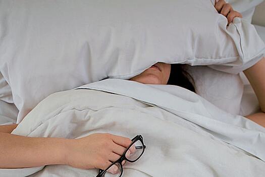 Невролог заявила, что сон помогает справиться с головной болью