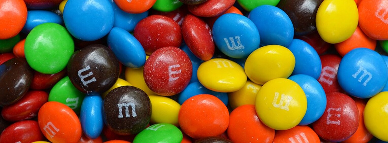 M&M’s. Скажите нам, что вы больше всего любите классический M&M’s с шоколадом или арахисом, и мы точно скажем, что когда дело касается шоколада, каберне совиньон будет бутылкой, которая не подведет.