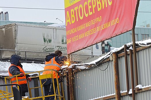Около 10 незаконных рекламных конструкций демонтировали в Балашихе