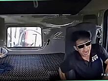 Дальнобойщик, спасая мотоциклиста, сбил другого байкера