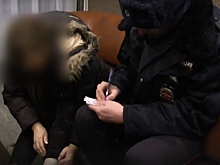Во время съемки полицейской передачи омич угнал машину и сбил бывшую подругу