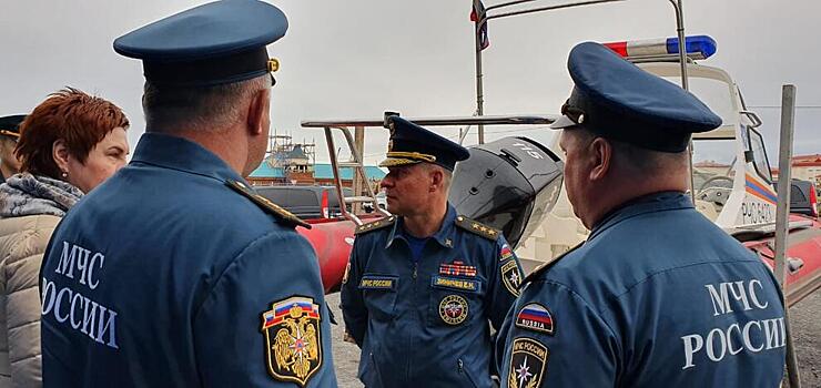 Министр МЧС проверил готовность пожарно-спасательной инфраструктуры в Певеке накануне прибытия плавучей АТЭС