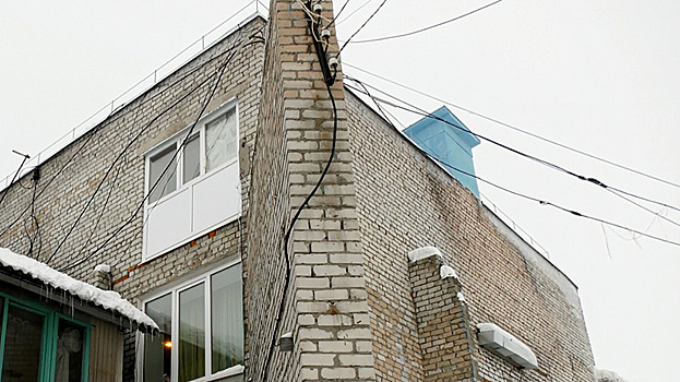 В доме с «полиэтиленовой крышей» в Ноябрьске закончился капитальный ремонт