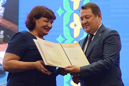 Максим Егоров поздравил социальных работников с профессиональным праздником