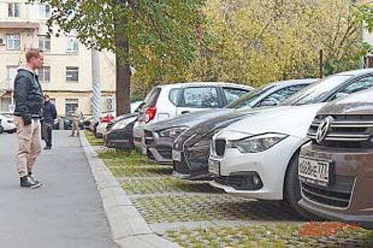 Мэр Исаев пообещал создать парковки в центре Саратова