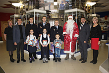 В Республике Марий Эл Полицейский Дед Мороз поздравил детей сотрудников с наступающим Новым годом