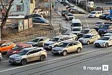 Гигантские пробки образовались вокруг площади Лядова в Нижнем Новгороде