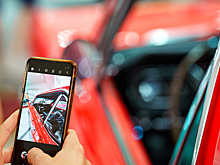 «Автопортрет»: московские автолюбители стали находить фотокарточки на ветровом стекле