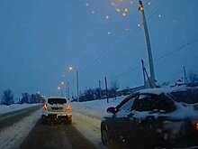 В Бессоновке водители продолжают вольготно пользоваться обочиной