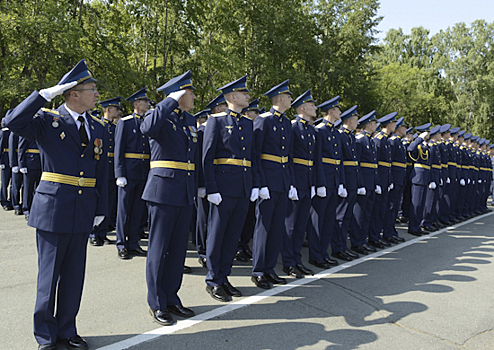 Выпуск офицеров военно-воздушной академии по сравнению с предыдущим годом увеличился в три раза