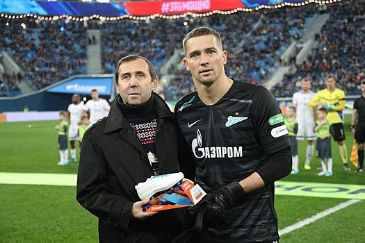 Михаил Кержаков получил приз лучшему игроку "Зенита" в ноябре