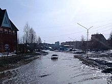 Улицы Бердска превратились в реки — вода зашла в дома