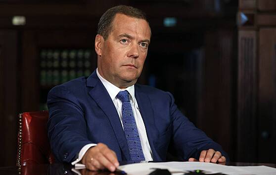 Медведев призвал оказывать поддержку всем, кто видит в России родину