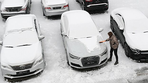Что категорически нельзя делать, если автомобиль застрял в снегу