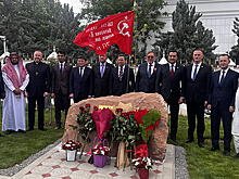 В Ашхабаде дипломаты высадили деревья в рамках акции "Сад памяти"