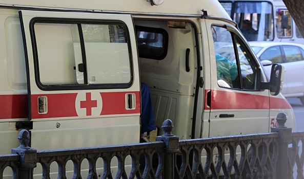 В Воронеже на перекрестке столкнулись «ВАЗ» и маршрутка: две пассажирки попали в больницу